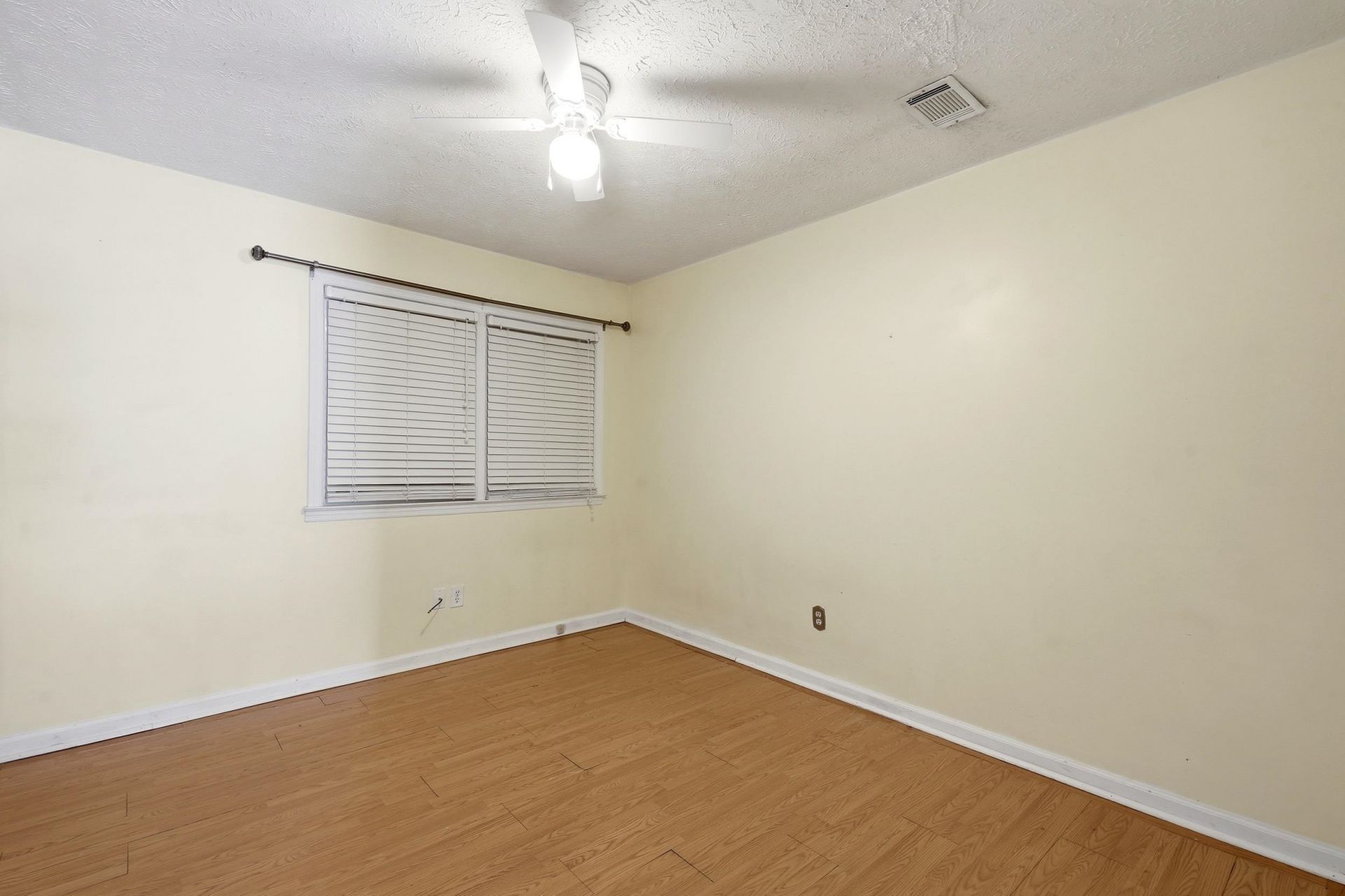 2208 Hare St.  Photo 20