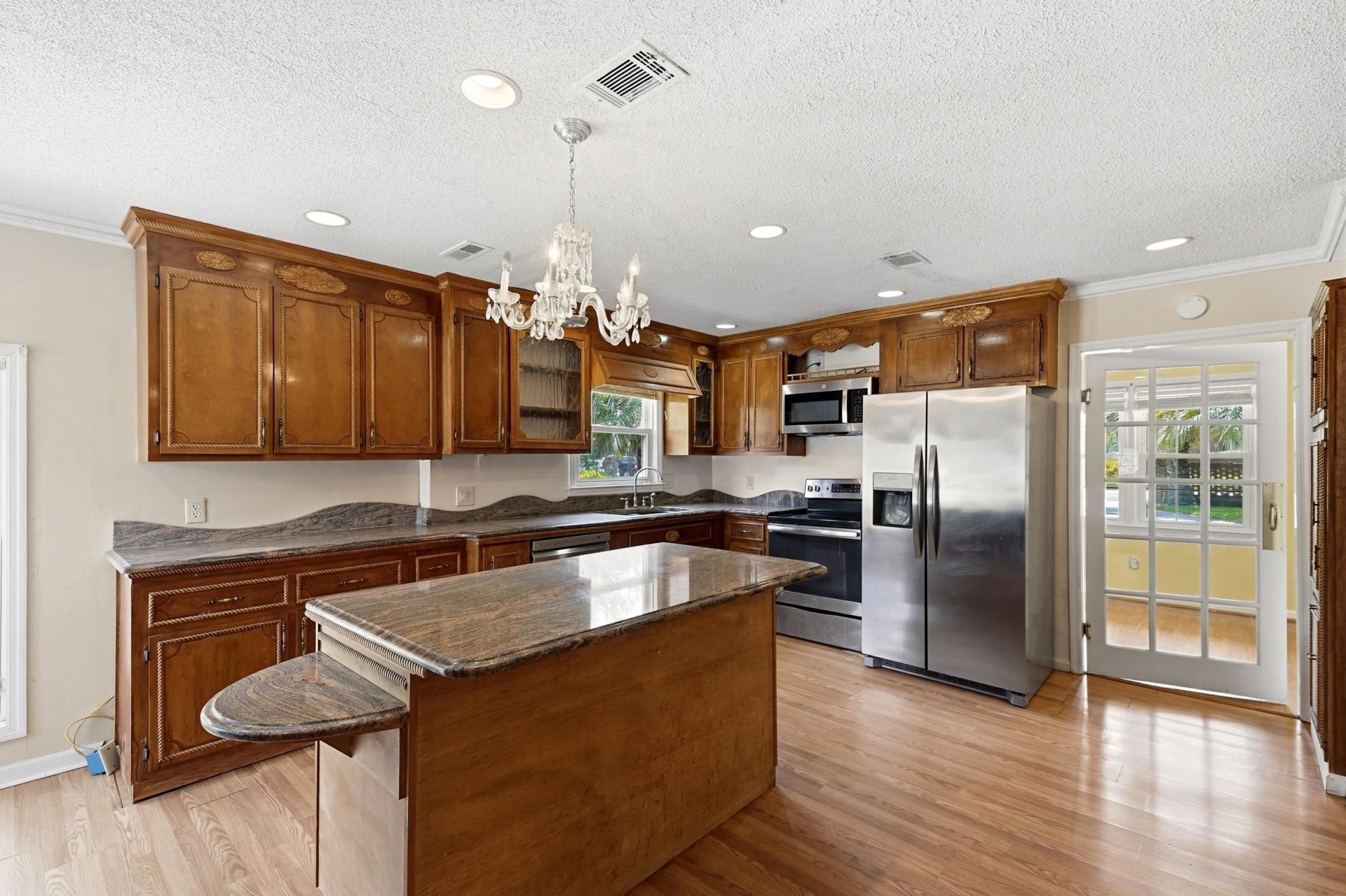 2208 Hare St.  Photo 5