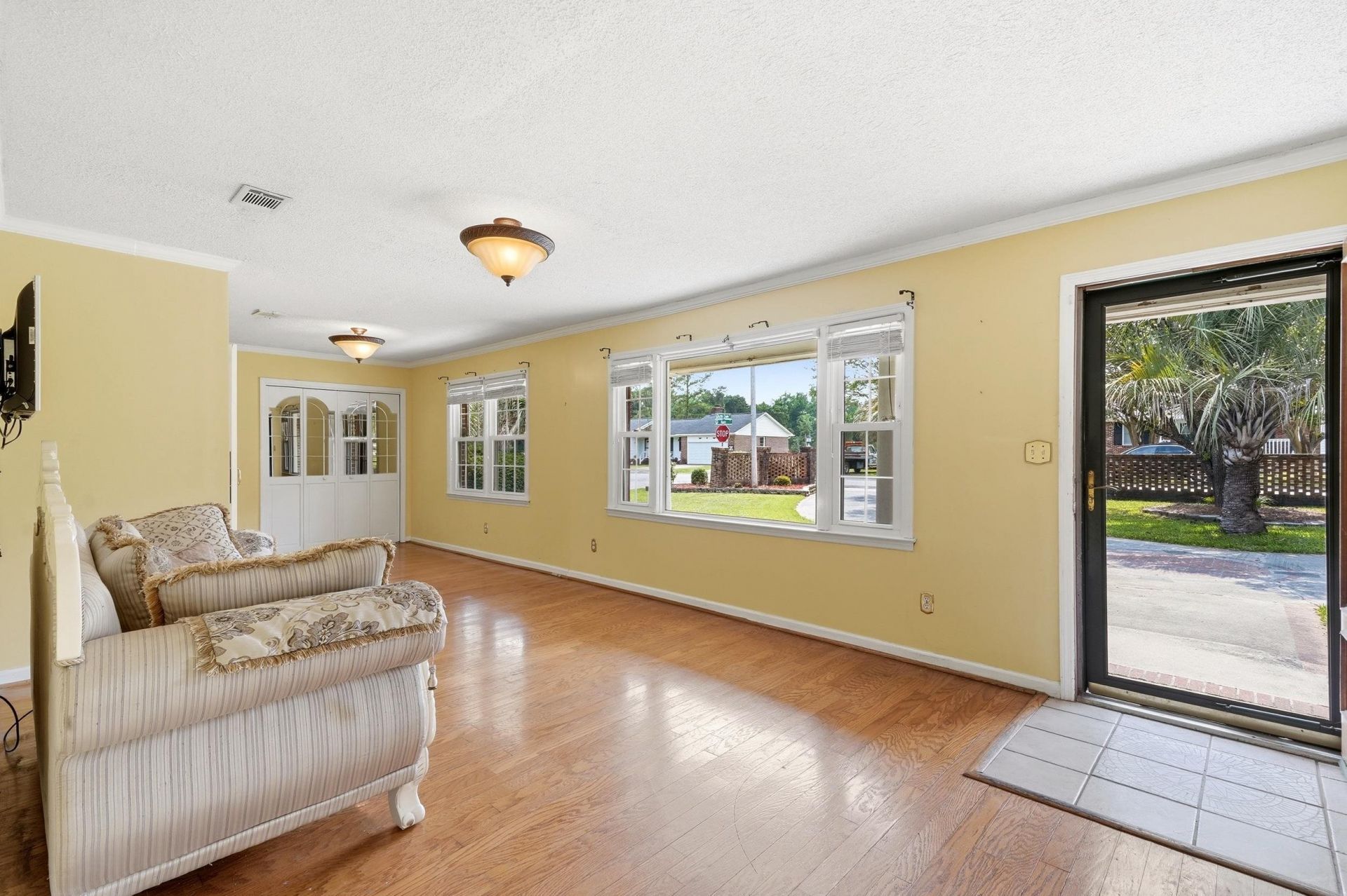 2208 Hare St.  Photo 6