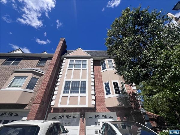 100 Stonegate Trail 1, CRESSKILL, NJ 07626