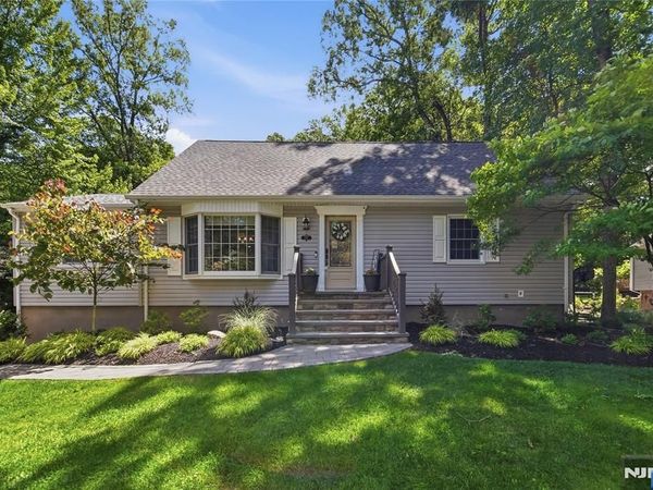 49 Skytop Drive, MAHWAH, NJ 07430
