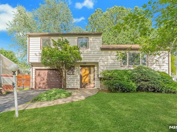 8 Marlo Road, LIVINGSTON, NJ 07039