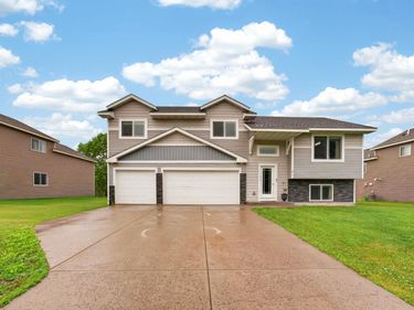 835 Highview Loop SE, Pine City, MN 55063