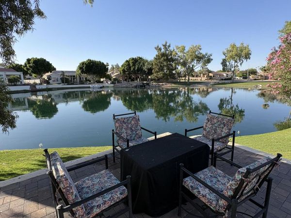 3821 S HAWTHORN Drive, Chandler, AZ 85248