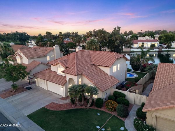 3821 S HAWTHORN Drive, Chandler, AZ 85248