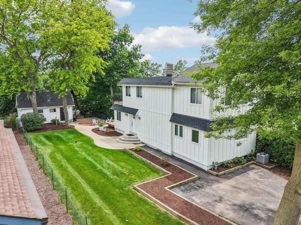 W351N5464 Lake DRIVE, Oconomowoc, WI 53066