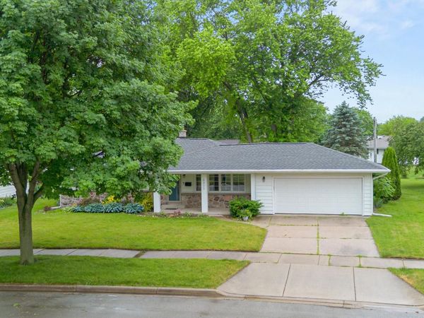 N88W6311 Willowbrooke DRIVE, Cedarburg, WI 53012