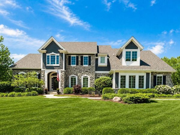 1260 Four Winds WAY, Hartland, WI 53029