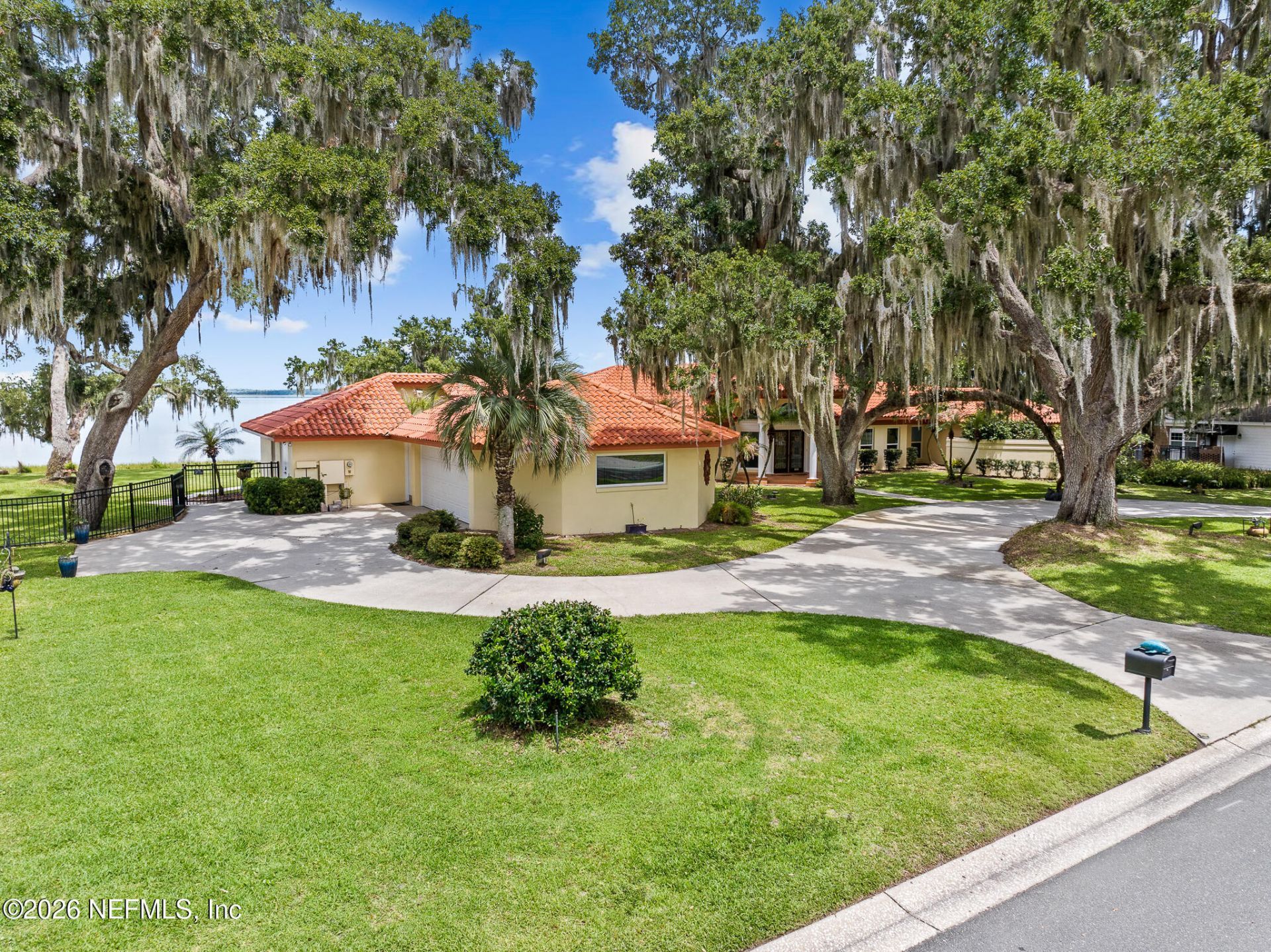 1412 Mosswood Drive, Leesburg, FL 34748 Photo