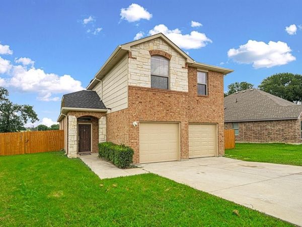 710 Woodcrest Drive, Ennis, TX 75119