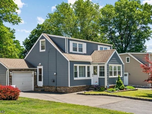 10 Dale Dr, Fairfield, NJ 07004