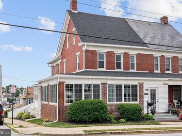 200 W HIGH STREET, RED LION, PA 17356