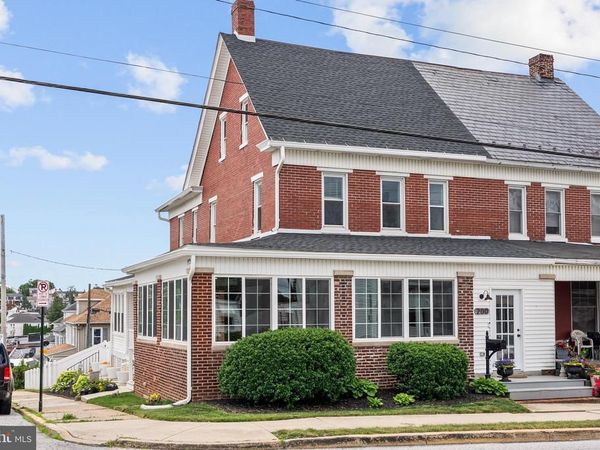 200 W HIGH STREET, RED LION, PA 17356
