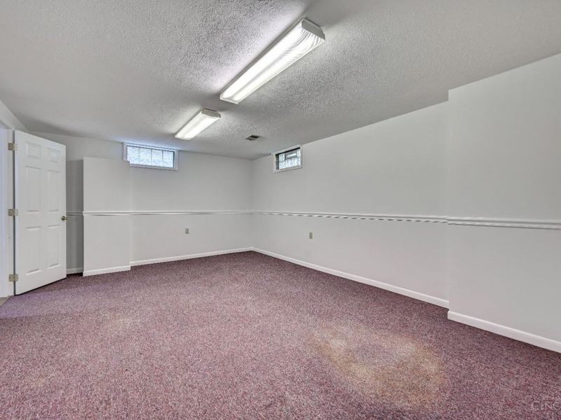 1063 Newcastle Drive, Springfield Twp., OH 45231 Photo 17