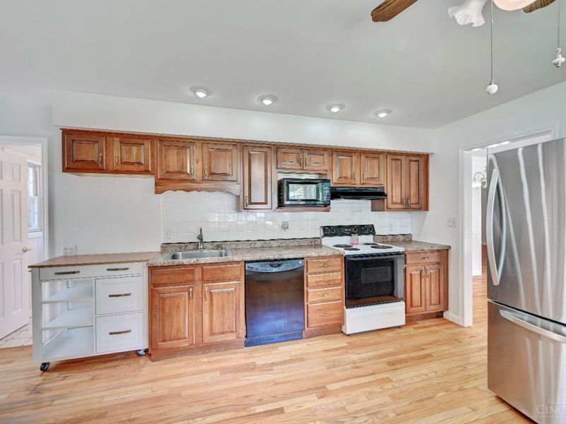 1063 Newcastle Drive, Springfield Twp., OH 45231 Photo 6