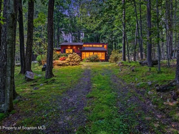 119 W Creek View Drive , Clifton Twp, PA 18424