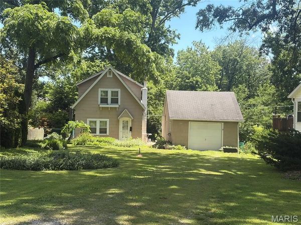 822 N Clay Avenue , Kirkwood, MO 63122