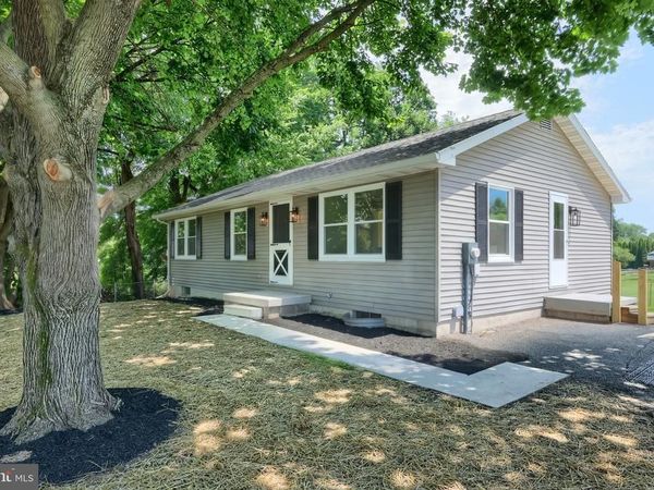 415 HANOVER STREET , NEW OXFORD, PA 17350