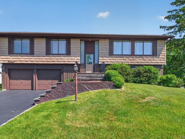 19 Branding Iron Lane , Glen Cove, NY 11542