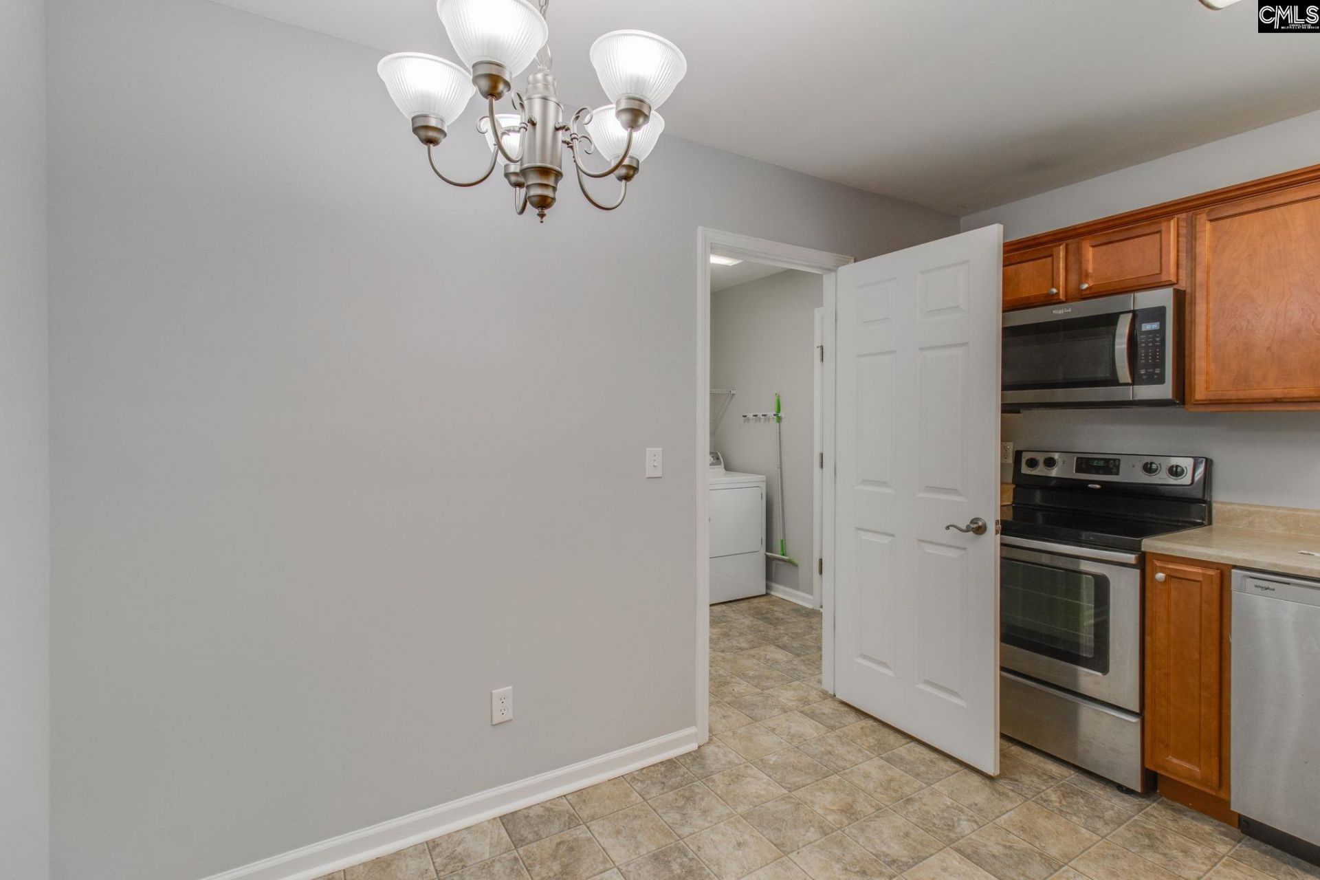 108 Premier Place  Photo 12
