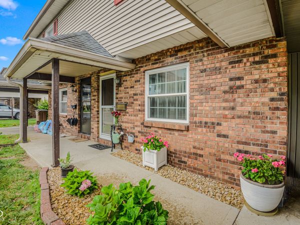 2090 Thriving Drive, Columbus, IN 47201