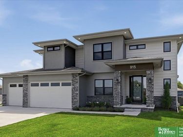 915 Elm Circle, Springfield, NE 68059