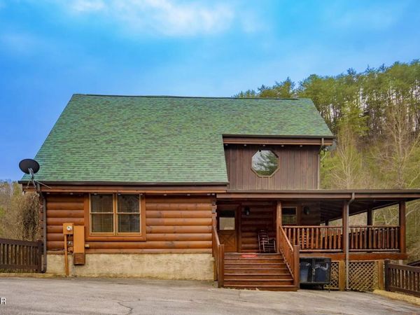 1928 Bear Creek Falls Way, Sevierville, TN 37862
