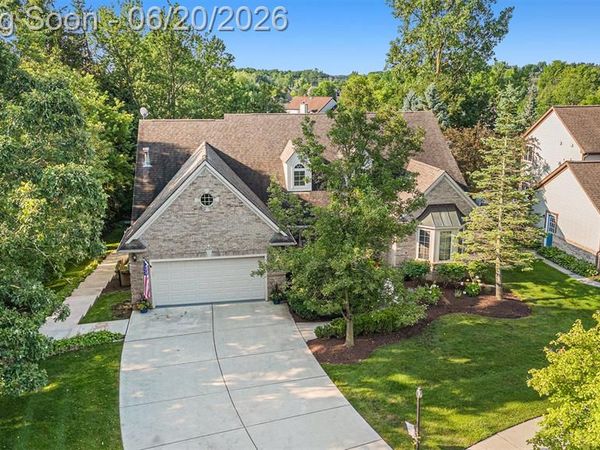 836 Townsend Drive, South Lyon, MI 48178