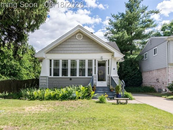 140 E Lawrence Avenue, Royal Oak, MI 48073