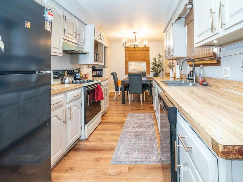 3548 S Hamilton Road , Columbus, OH 43232 Photo 11