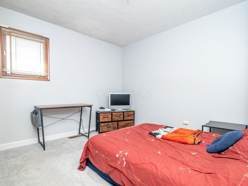 3548 S Hamilton Road , Columbus, OH 43232 Photo 18