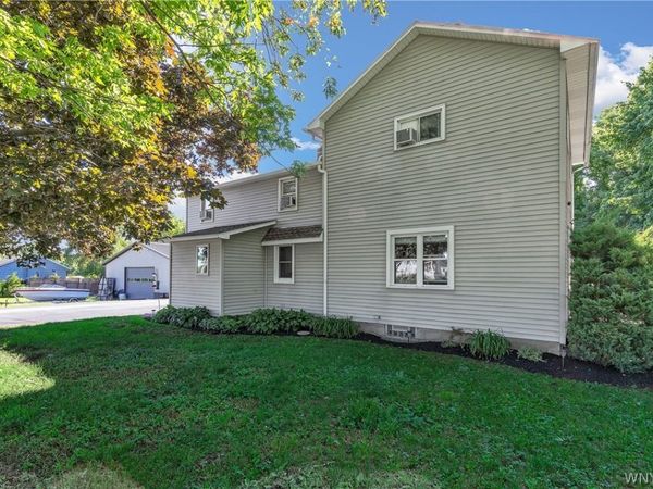 4877 Royalton Center Rd, Gasport, NY 14067