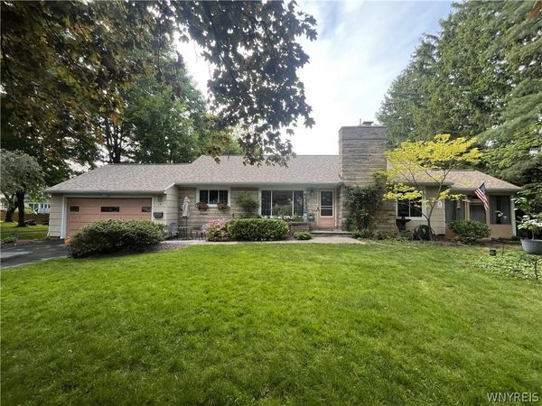 16 Parker Drive, Pittsford, NY 14534