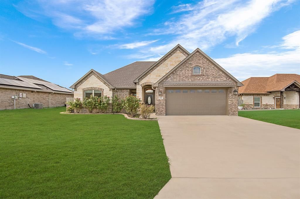114 Oak Springs Loop, Mabank, TX 75147 Main Photo