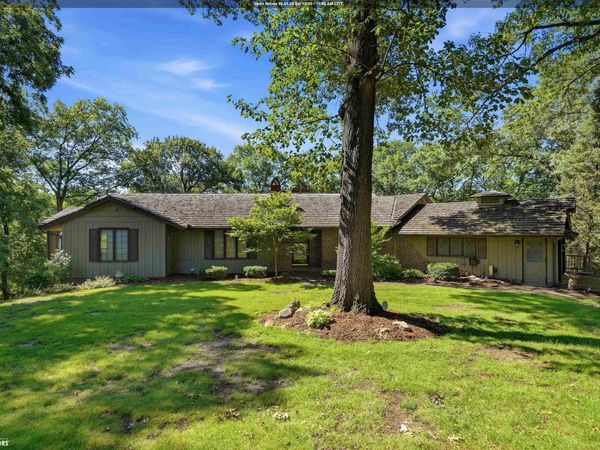 2006 Bittersweet Cir., Mount Pleasant, IA 52641