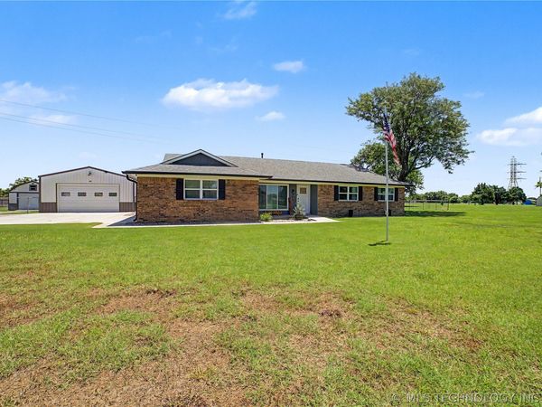 1120 S Sequoyah Drive , Oologah, OK 74053