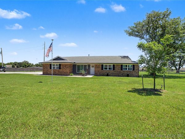 1120 S Sequoyah Drive, Oologah, OK 74053