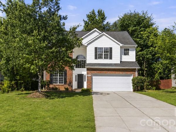 12519 Wandering Brook Drive, Charlotte, NC 28273