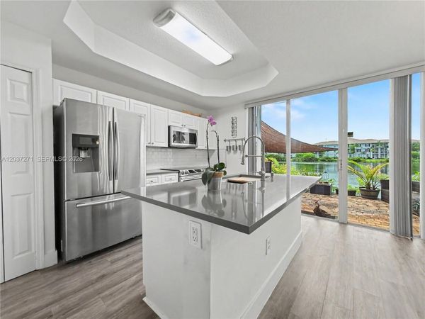 10573 SW 6th St, Unit 1206, Pembroke Pines, FL 33025
