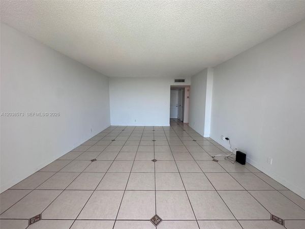 100 Bayview Dr , Unit 823, Sunny Isles Beach, FL 33160