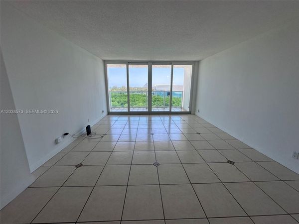 100 Bayview Dr , Unit 823, Sunny Isles Beach, FL 33160