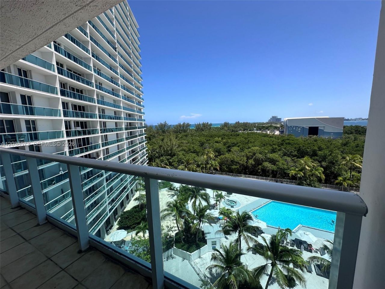 100 Bayview Dr , Unit 823, Sunny Isles Beach, FL 33160 Photo