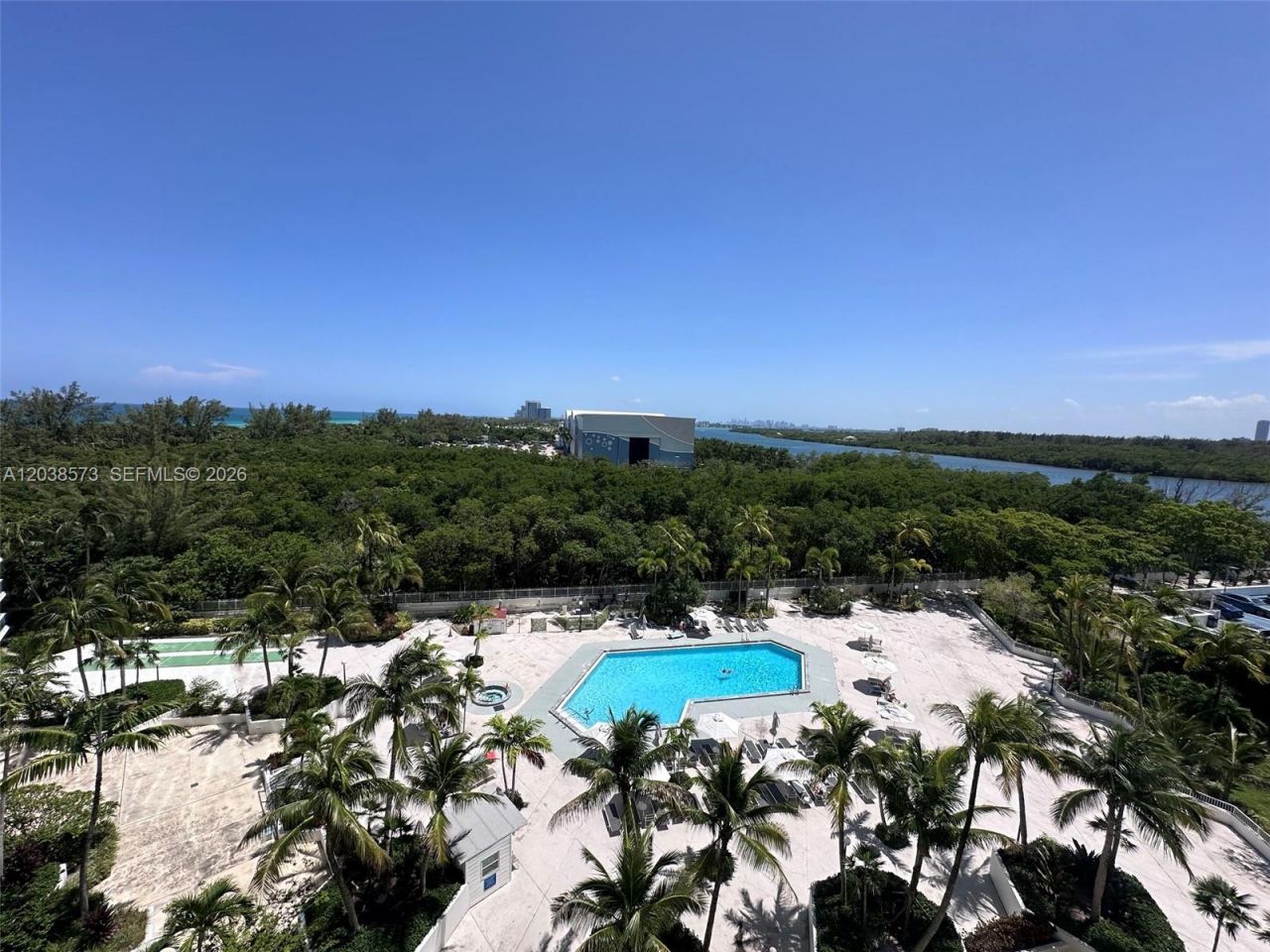 100 Bayview Dr , Unit 823, Sunny Isles Beach, FL 33160 Photo