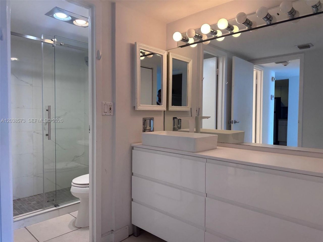 100 Bayview Dr , Unit 823, Sunny Isles Beach, FL 33160 Photo