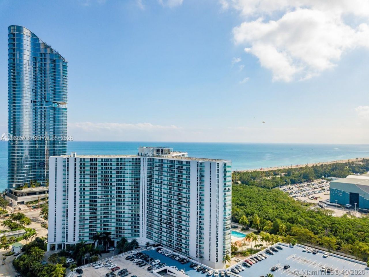 100 Bayview Dr , Unit 823, Sunny Isles Beach, FL 33160 Photo