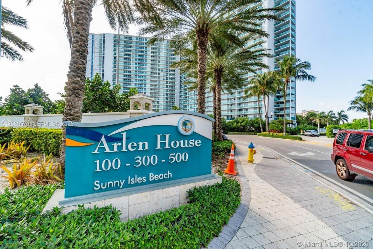 100 Bayview Dr , Unit 823, Sunny Isles Beach, FL 33160 Photo