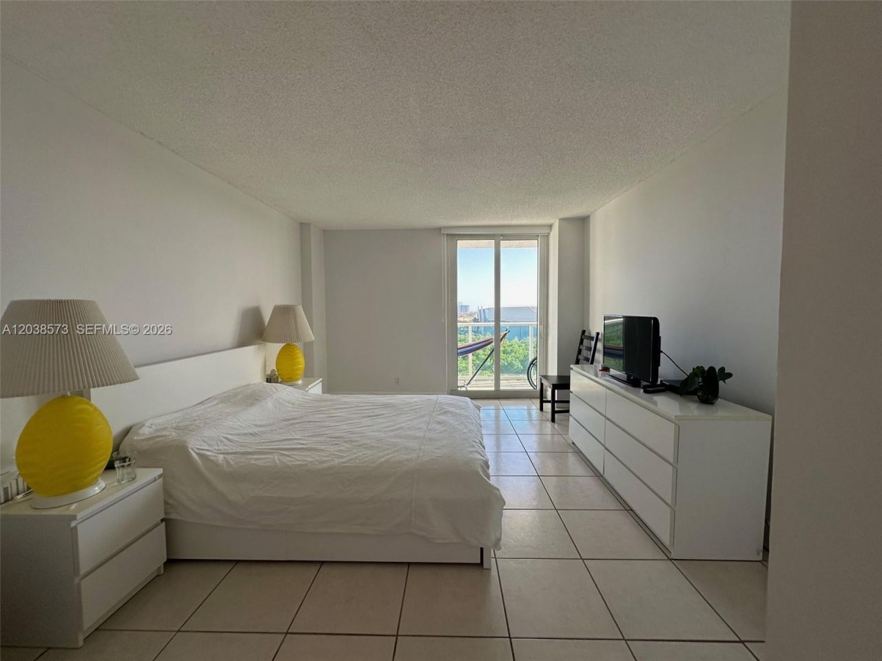 100 Bayview Dr , Unit 823, Sunny Isles Beach, FL 33160 Photo