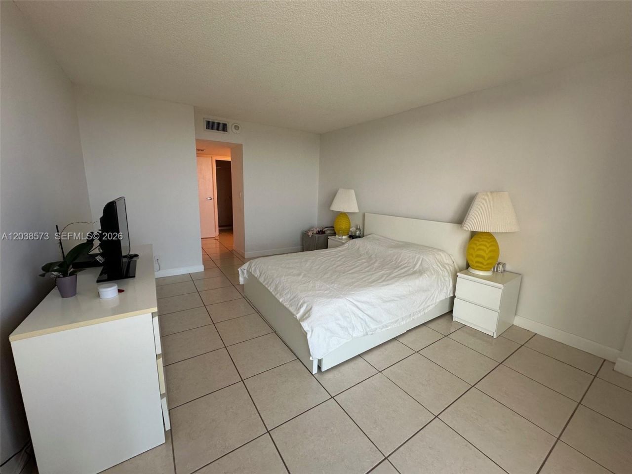 100 Bayview Dr , Unit 823, Sunny Isles Beach, FL 33160 Photo