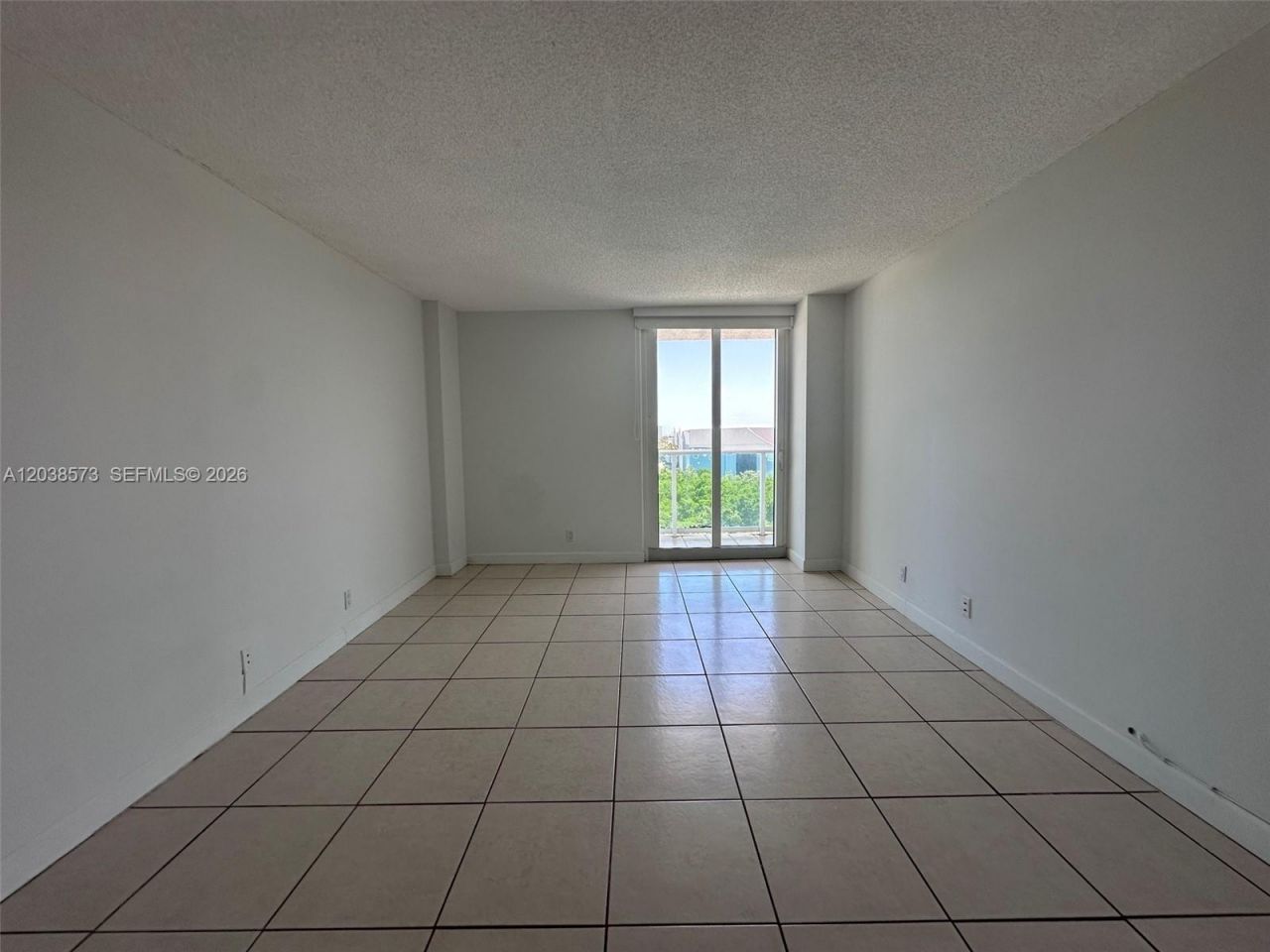 100 Bayview Dr , Unit 823, Sunny Isles Beach, FL 33160 Photo