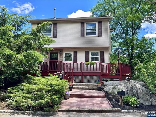 13 Oak Street, WANAQUE, NJ 07420
